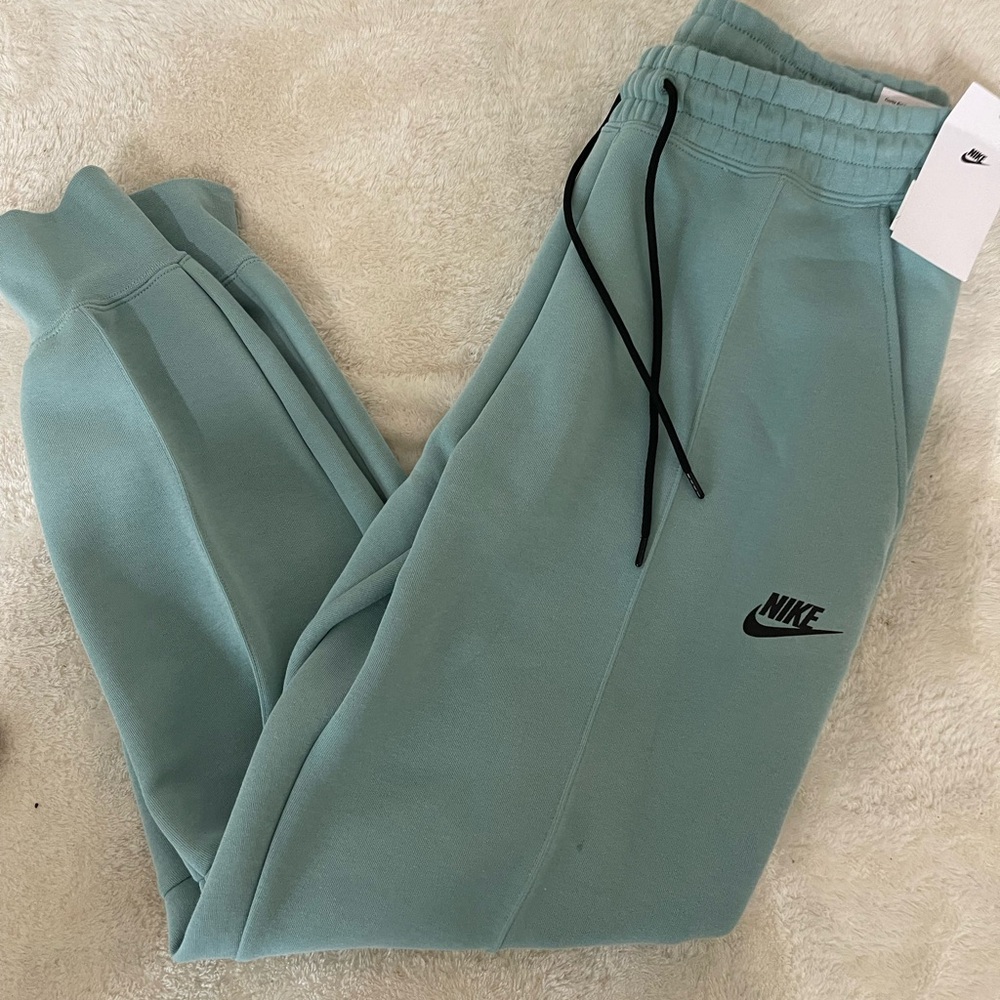 Nike Tech Sweatpants